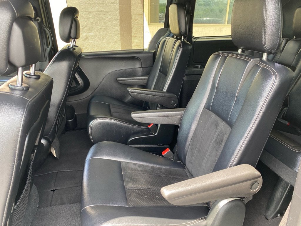 Used 2018 Dodge Grand Caravan SXT w/ Driver Convenience Group image 17