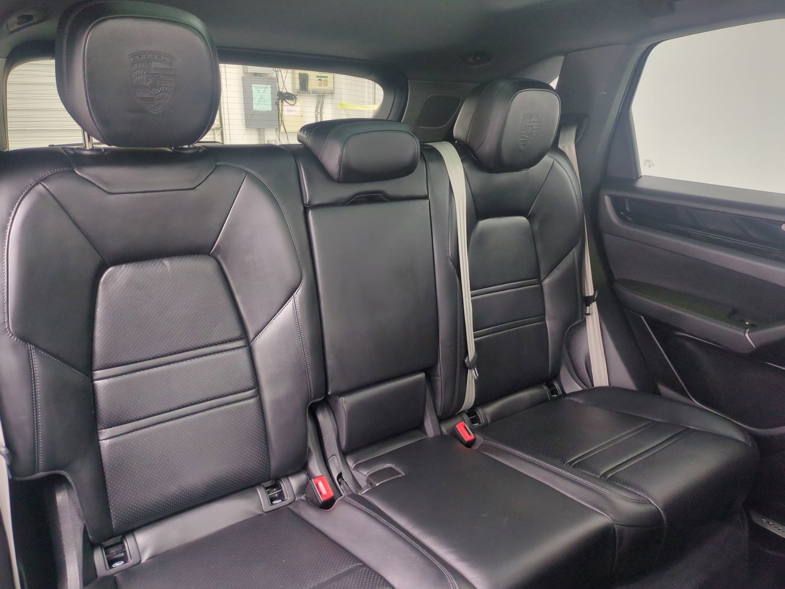 Used 2022 Porsche Cayenne Platinum Edition AWD/4WD image 23