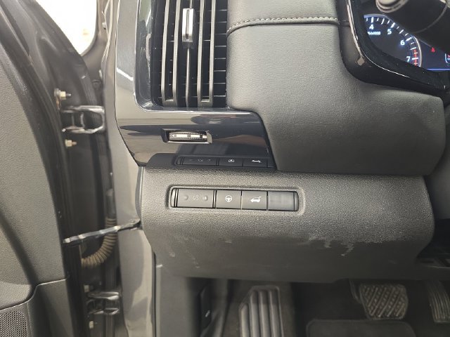 Used 2025 Nissan Pathfinder SV FWD image 35