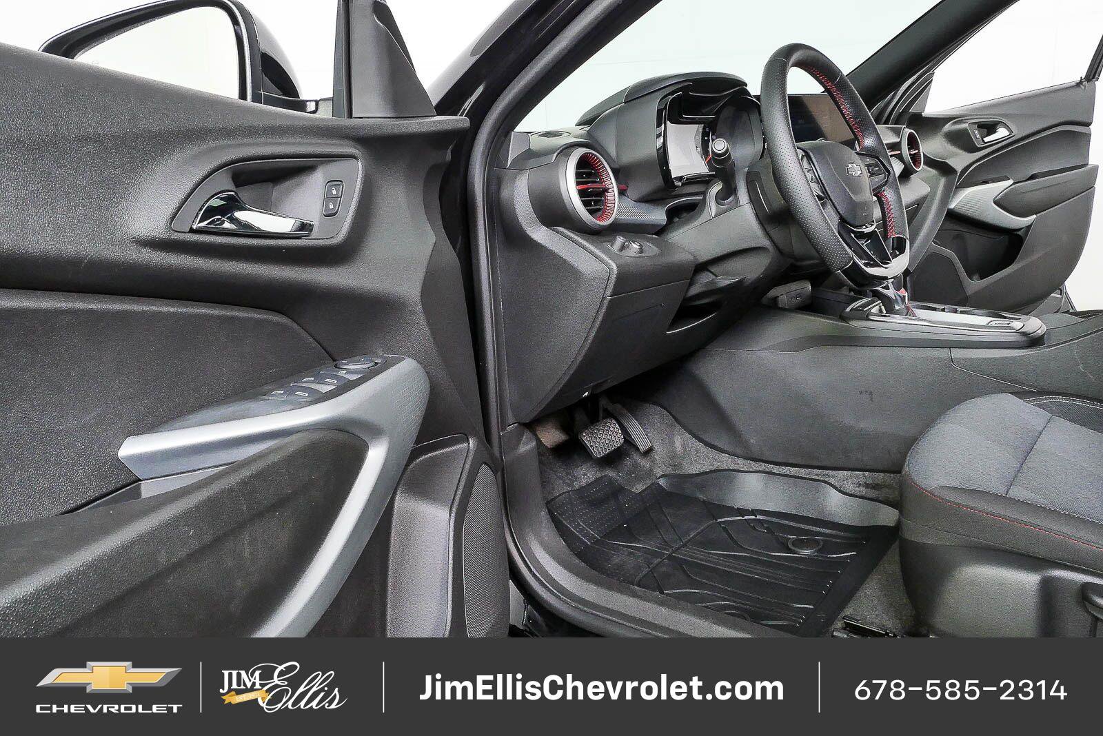 Certified 2025 Chevrolet Trax RS w/ Sunroof Package FWD image 7