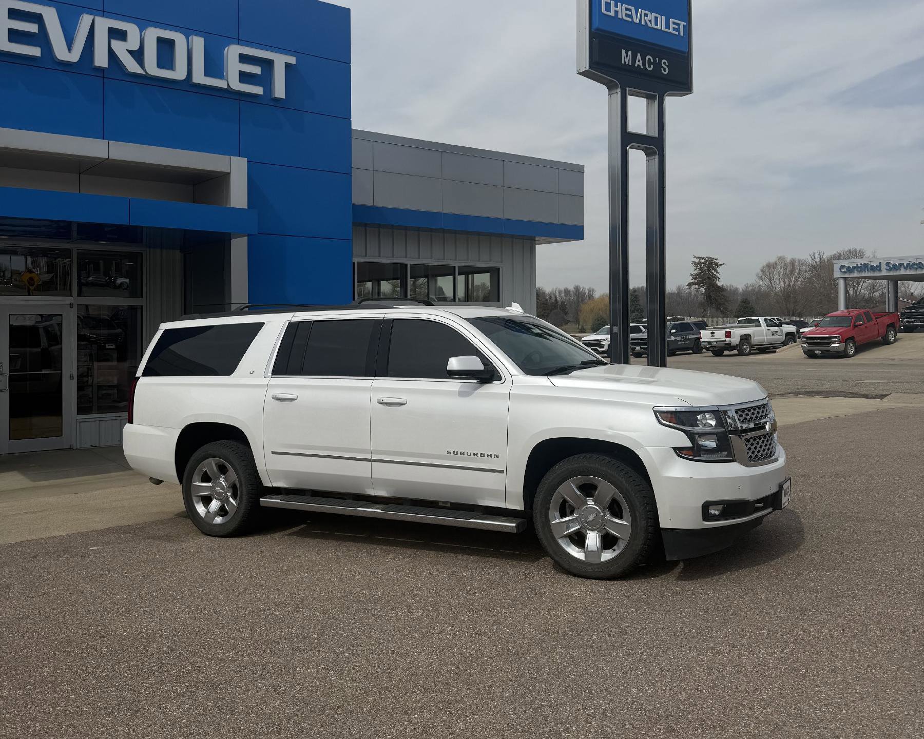 Used 2018 Chevrolet Suburban LT w/ LT Signature Package image 4