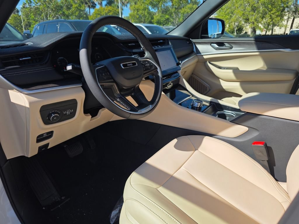 New 2026 Jeep Grand Cherokee Limited RWD image 14