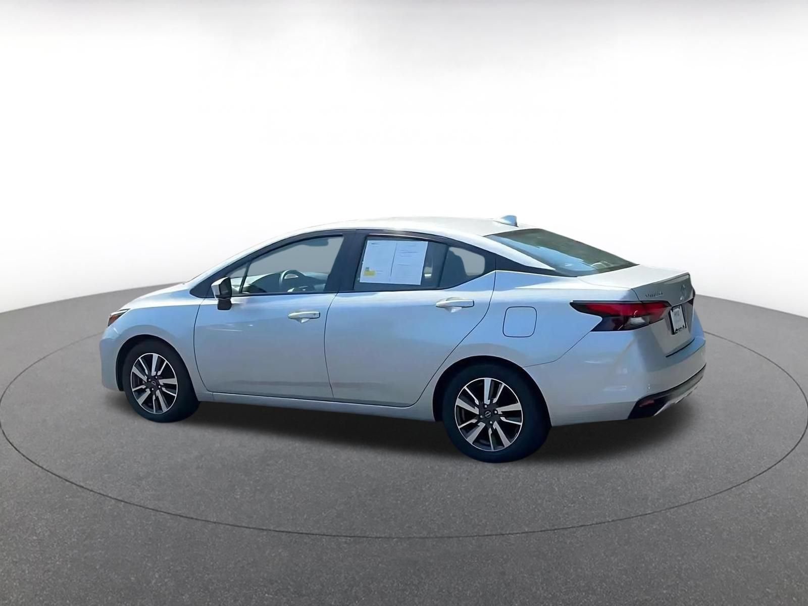 Used 2025 Nissan Versa SV FWD image 9