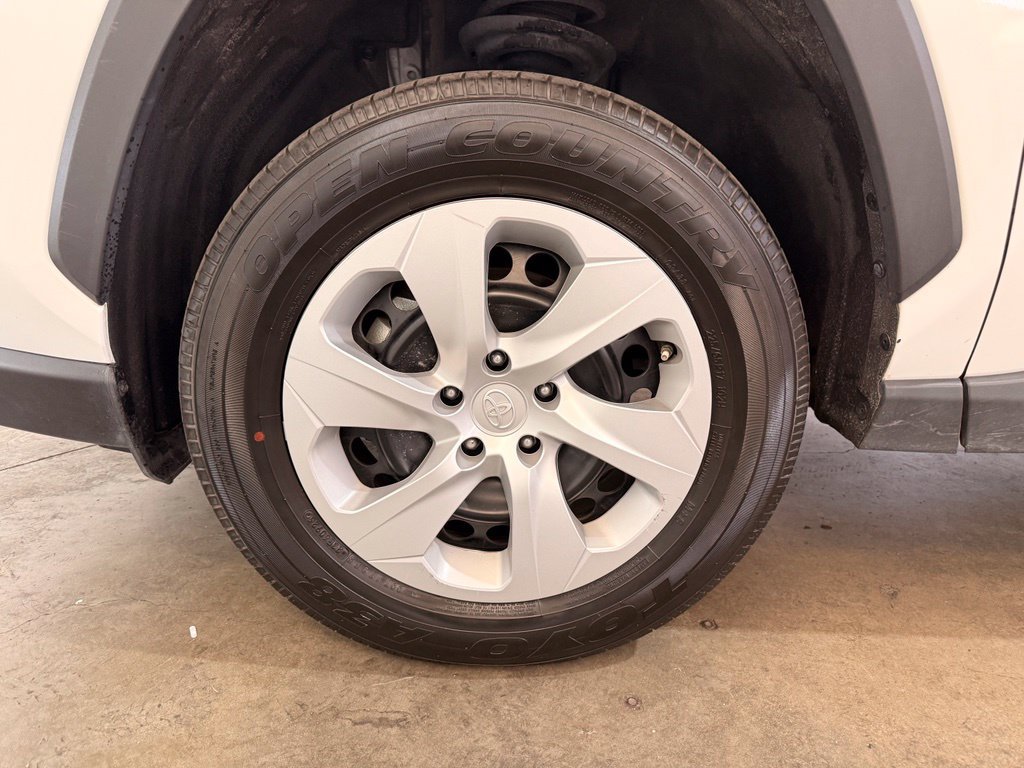 Used 2025 Toyota RAV4 LE AWD/4WD image 16