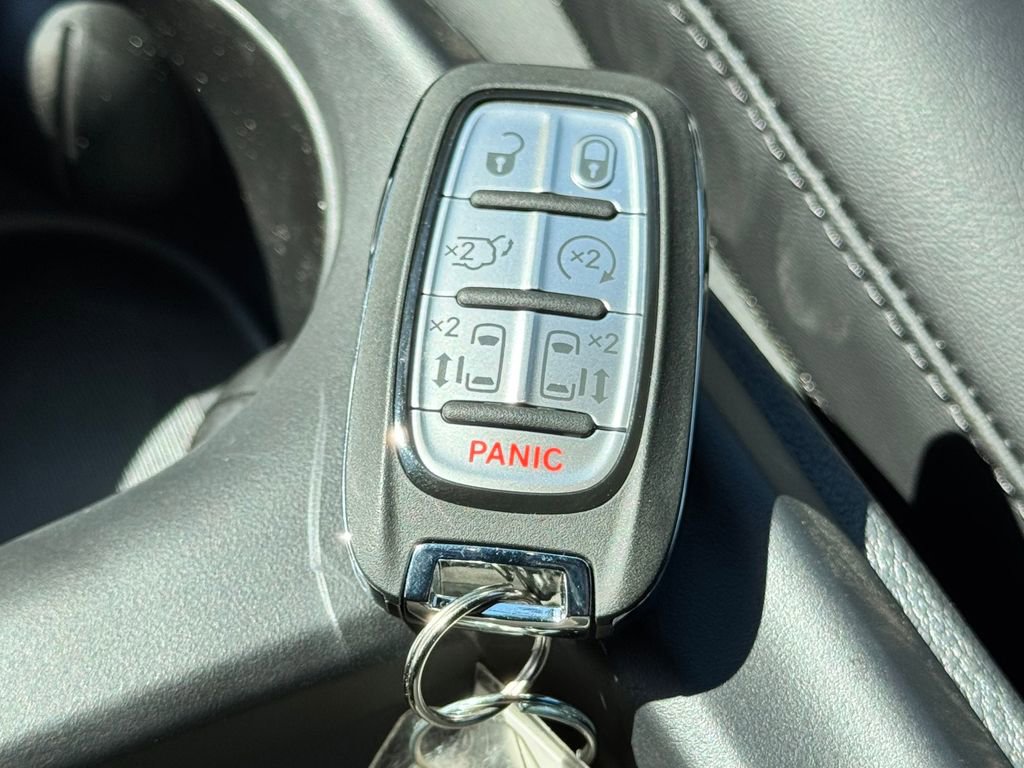 New 2026 Chrysler Pacifica Select image 30