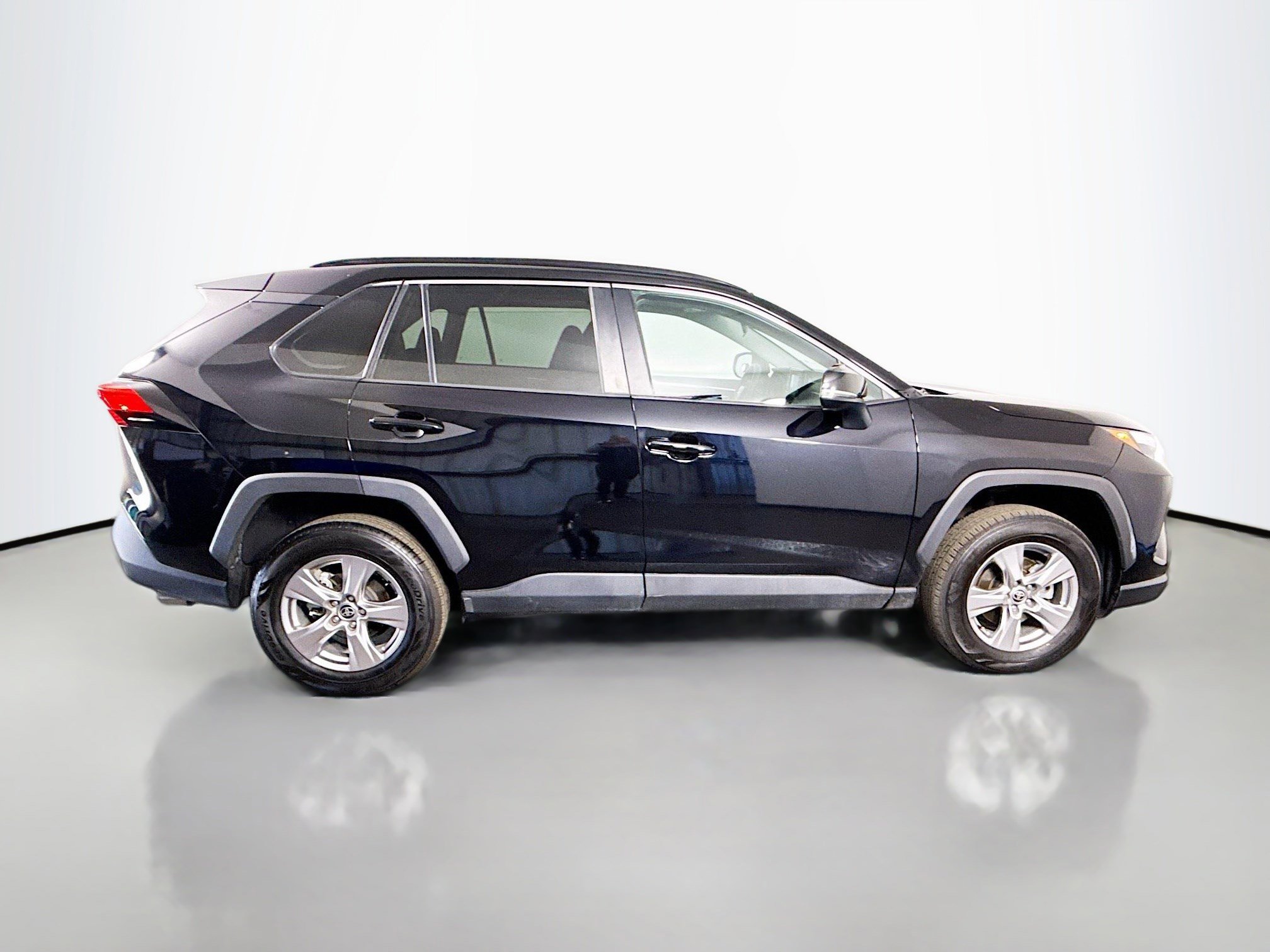 Used 2022 Toyota RAV4 XLE image 11