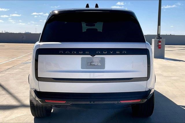 Used 2025 Land Rover Range Rover Long Wheelbase SE image 4