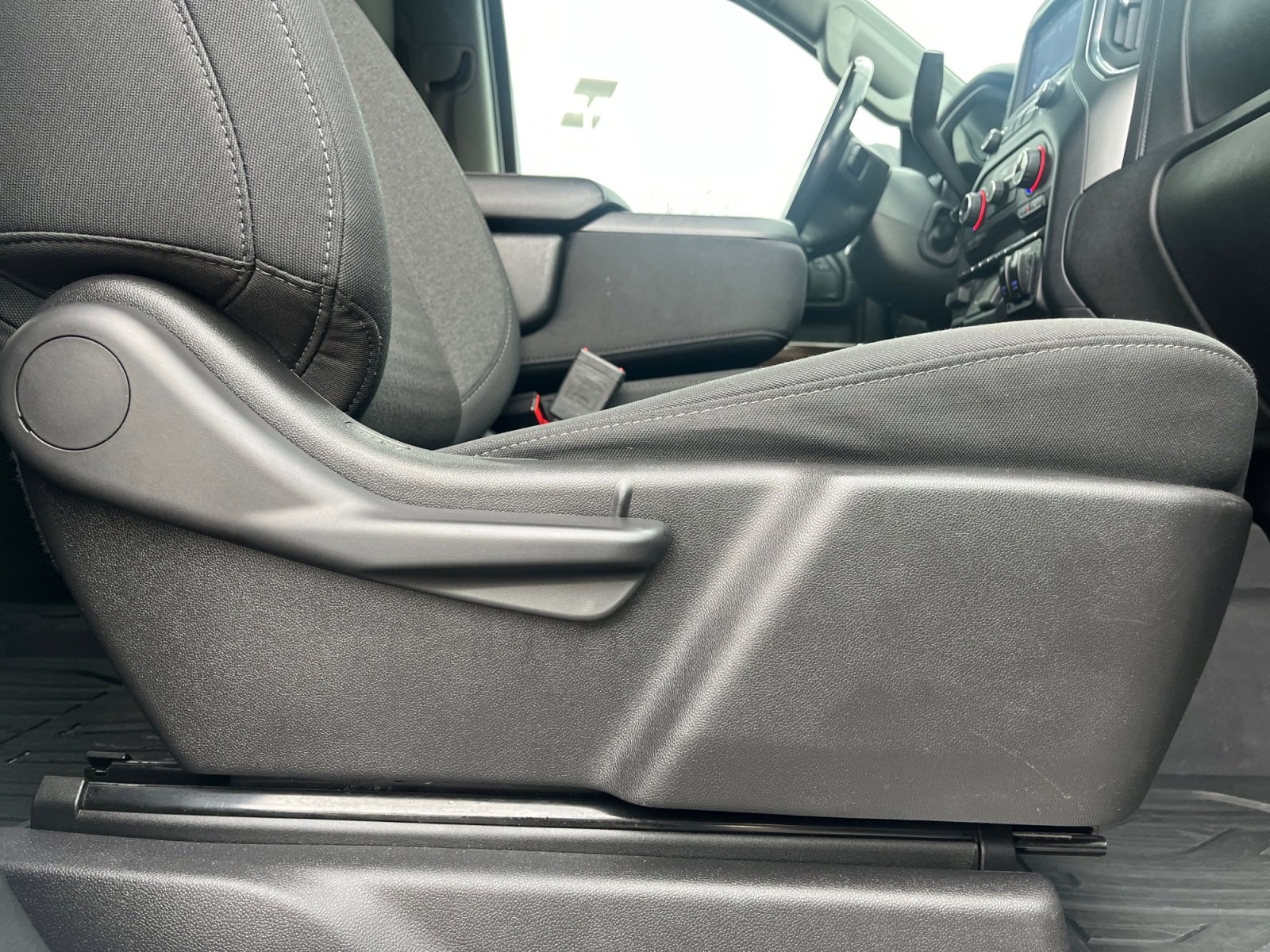 Used 2021 Chevrolet Silverado 2500 LT w/ Convenience Package image 28