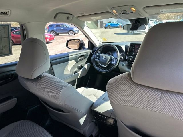 Used 2022 Toyota Highlander LE image 18