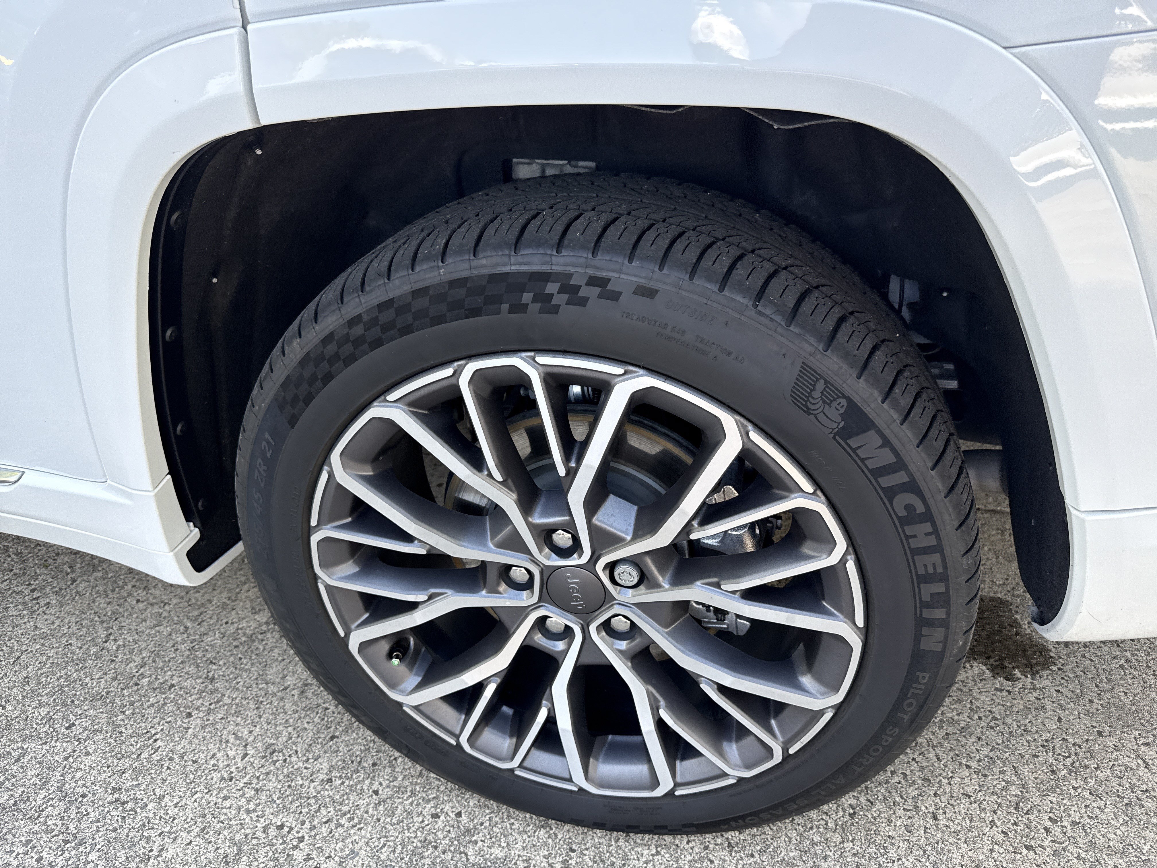 Used 2024 Jeep Grand Cherokee L Summit AWD/4WD image 19