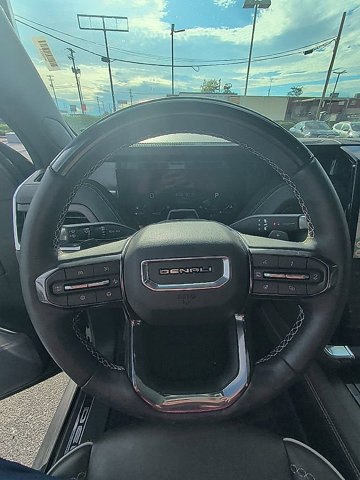 Used 2025 GMC Yukon Denali Ultimate AWD/4WD image 23