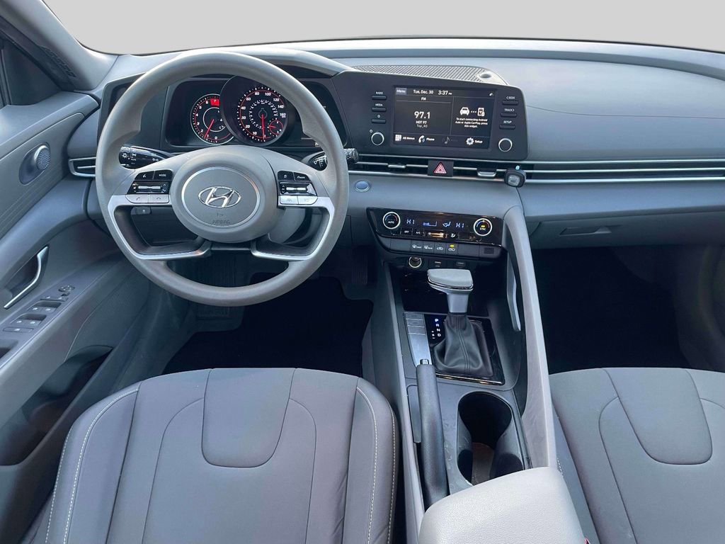 Used 2023 Hyundai Elantra SEL image 12