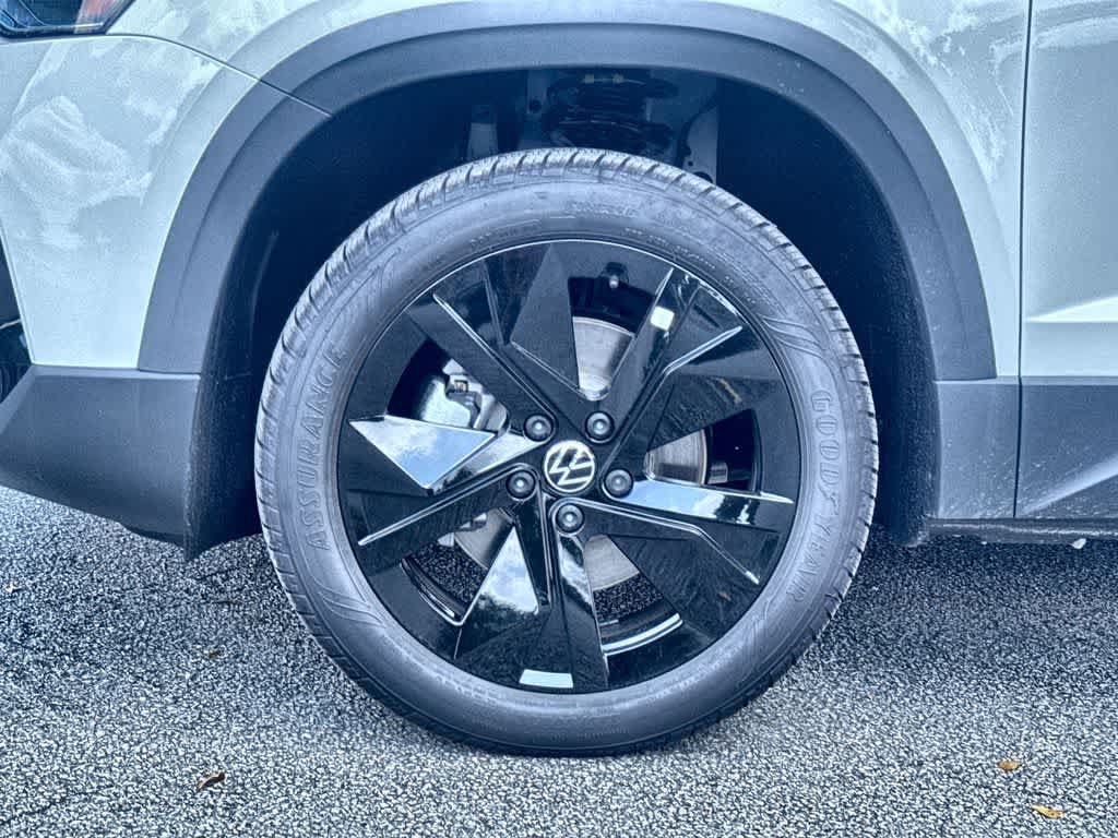 New 2026 Volkswagen Taos SE FWD image 11