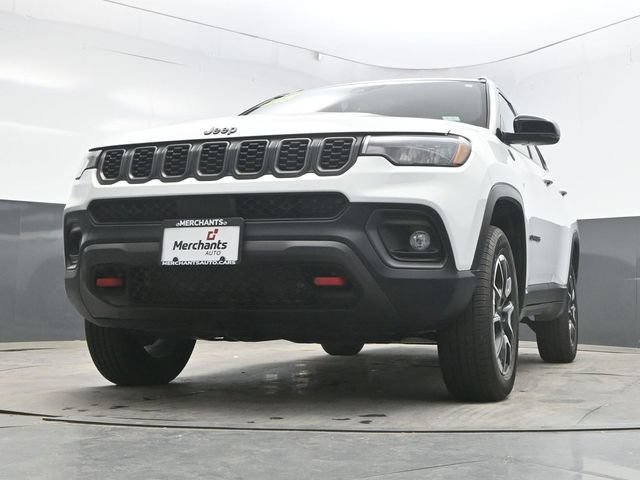 Used 2025 Jeep Compass Trailhawk AWD/4WD image 34