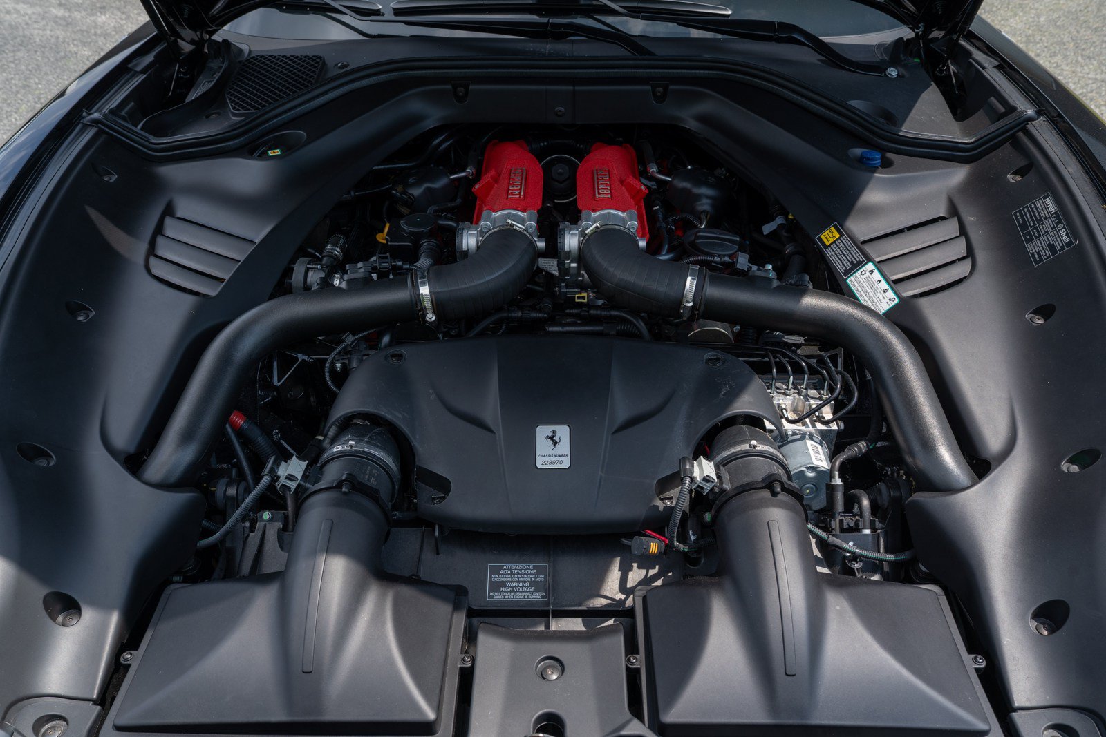 Used 2018 Ferrari California T RWD image 22