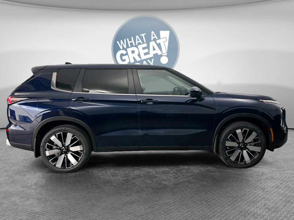 New 2026 Mitsubishi Outlander SE AWD/4WD image 2