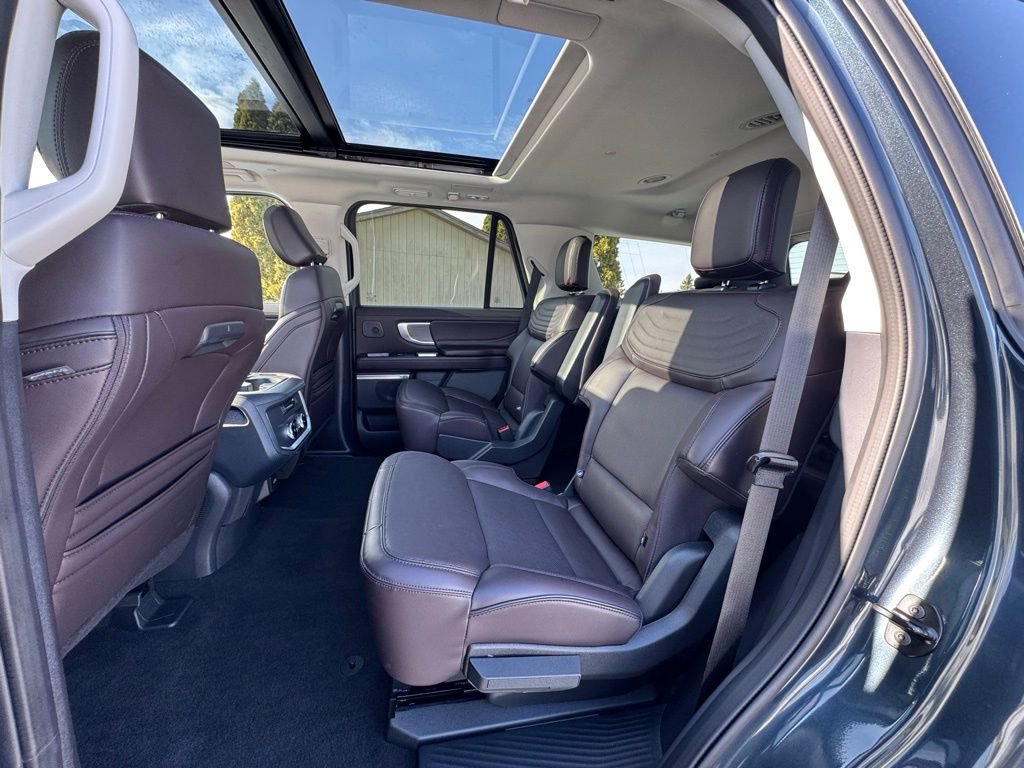 Used 2025 Ford Expedition Platinum w/ Platinum Ultimate Package image 38