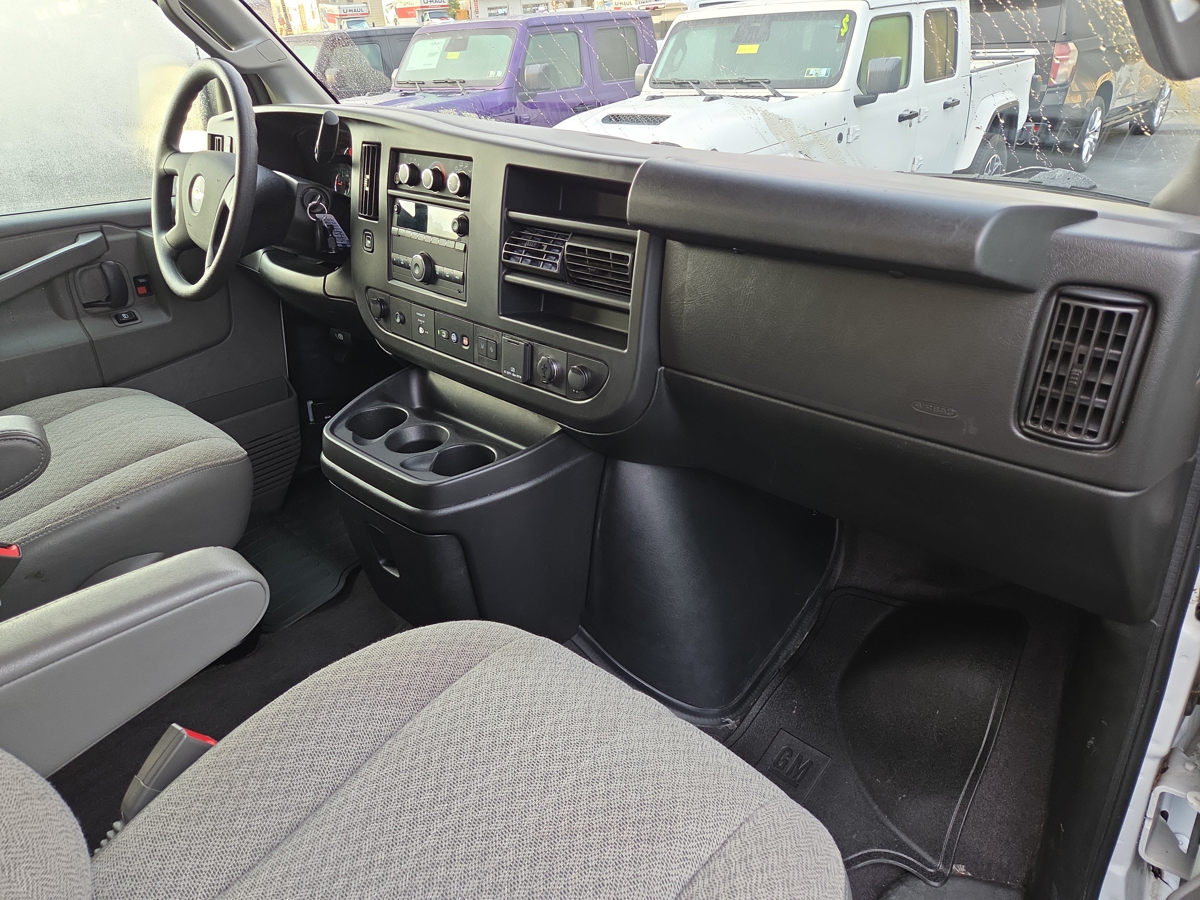 Used 2020 Chevrolet Express 3500 LT w/ LT Preferred Equipment Group RWD image 19