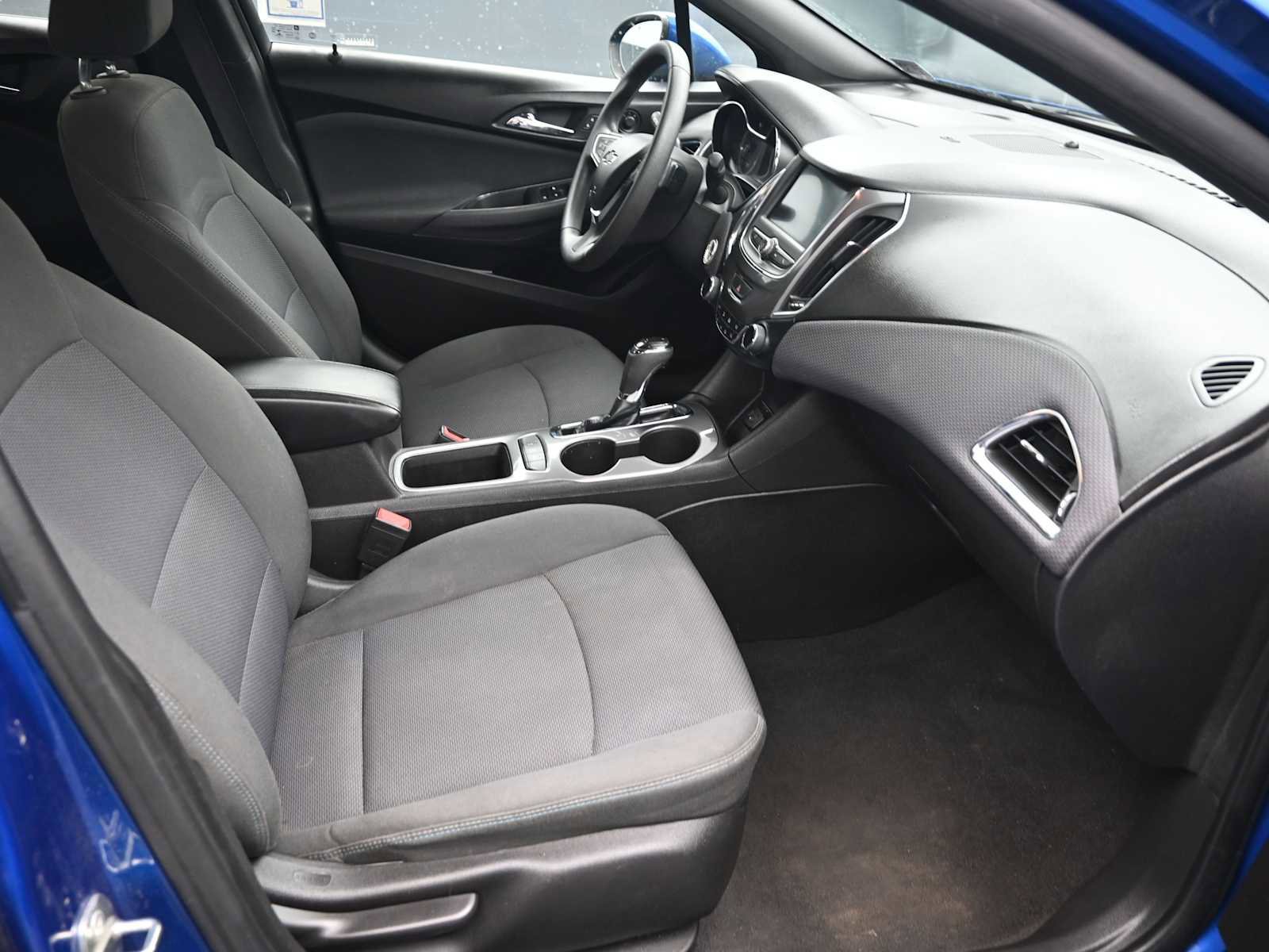 Used 2019 Chevrolet Cruze LT w/ Convenience Package image 19