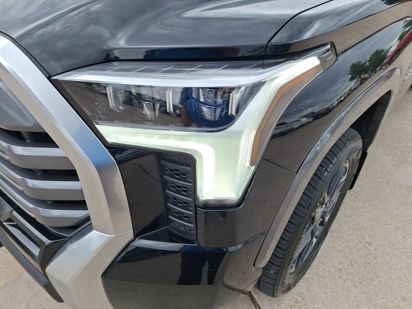 Used 2024 Toyota Tundra Limited AWD/4WD image 10