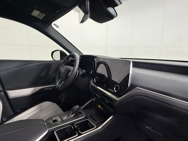 Used 2025 Lexus TX 500h AWD w/ Technology Package image 35