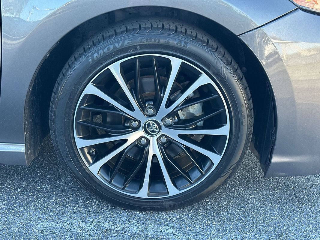 Used 2018 Toyota Camry SE image 12