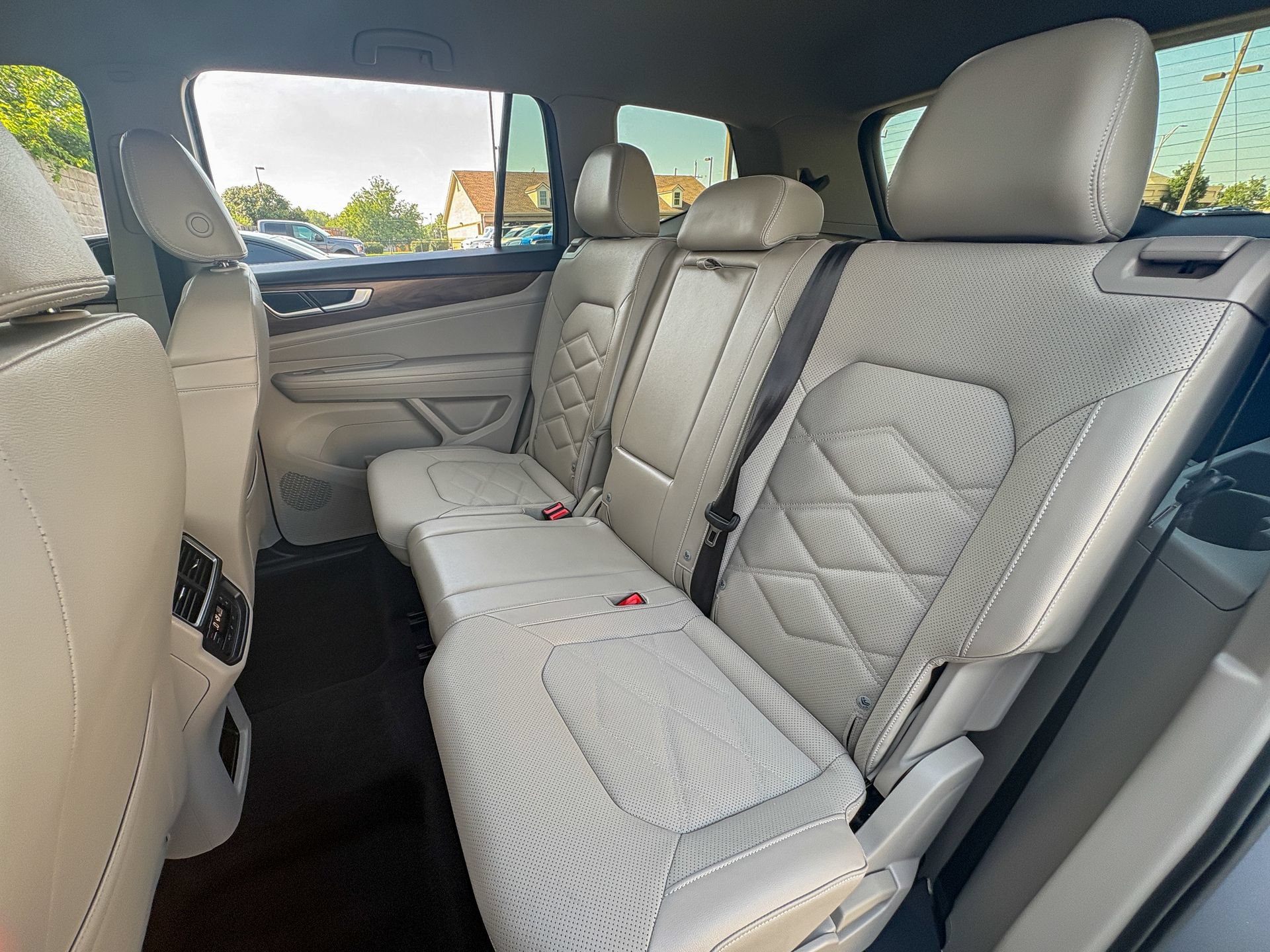Used 2024 Volkswagen Atlas SE AWD/4WD image 24