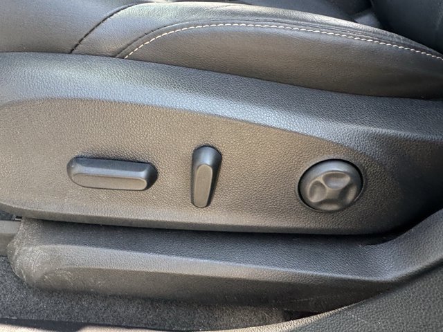 Used 2017 Buick Envision Essence FWD image 28