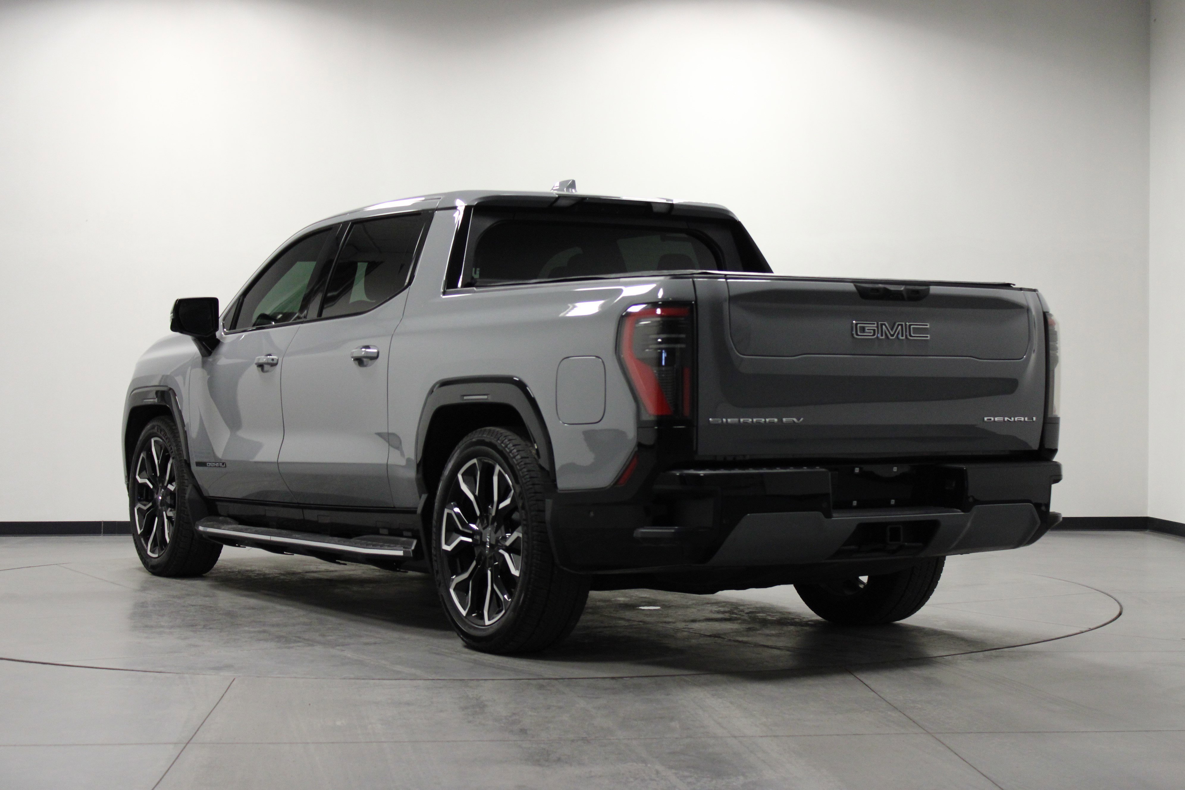 Used 2024 GMC Sierra EV Denali image 6