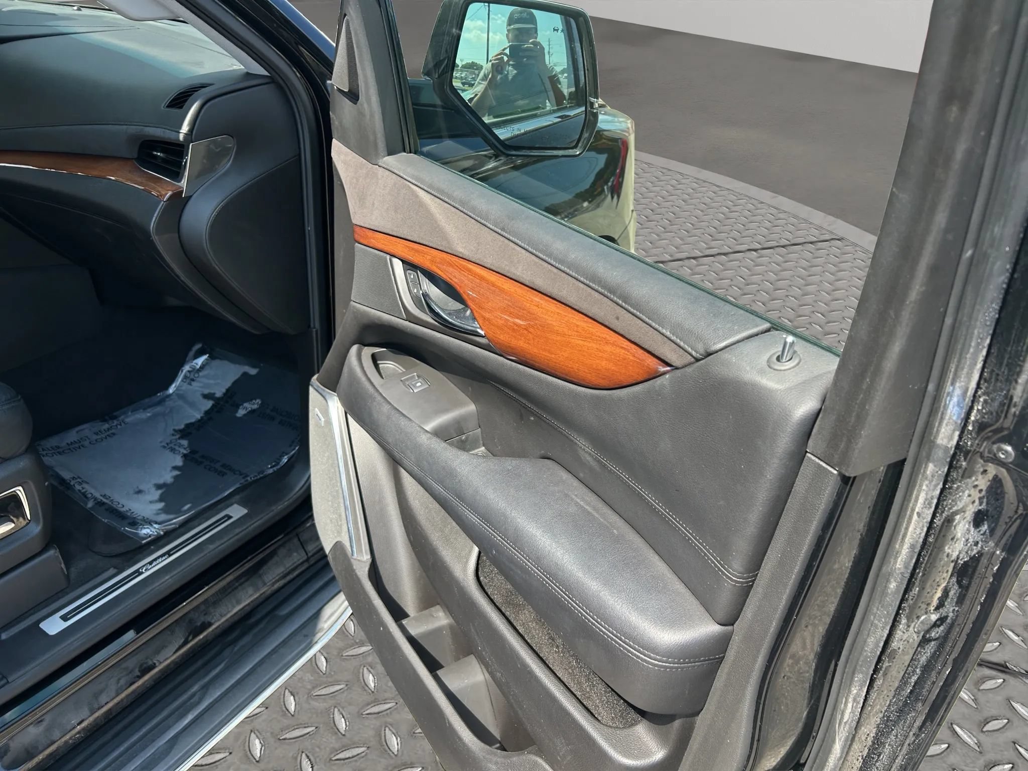 Used 2016 Cadillac Escalade Luxury RWD image 20