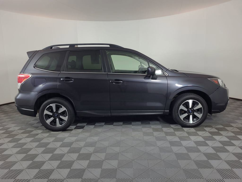 Used 2017 Subaru Forester 2.5i Limited AWD/4WD image 2