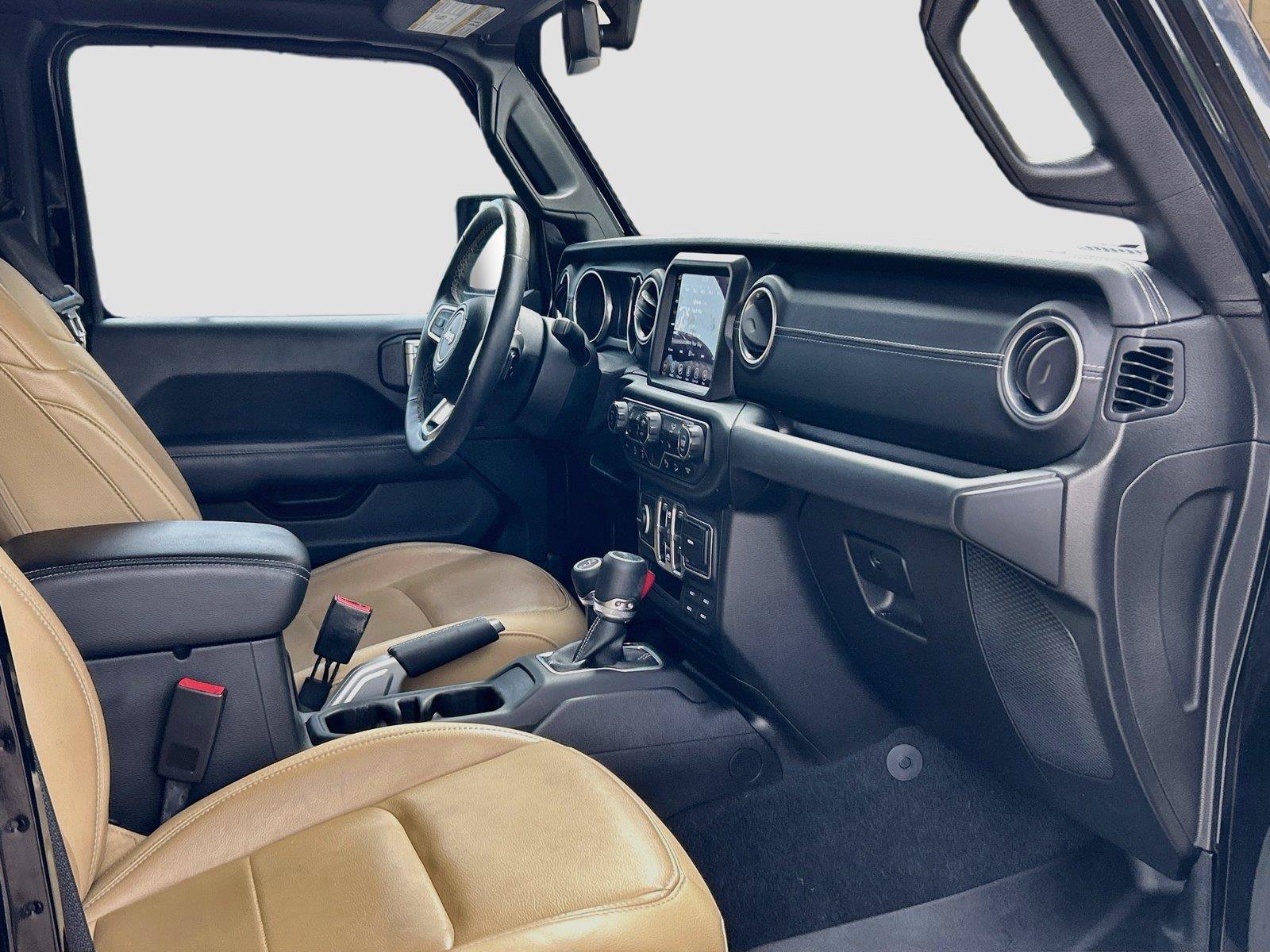 Used 2018 Jeep Wrangler Unlimited Sahara AWD/4WD image 15