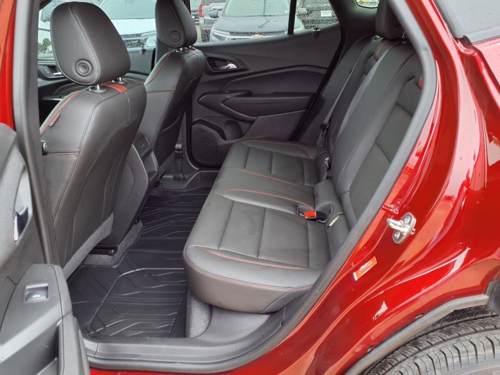 Used 2025 Chevrolet Trax RS w/ Sunroof Package image 15