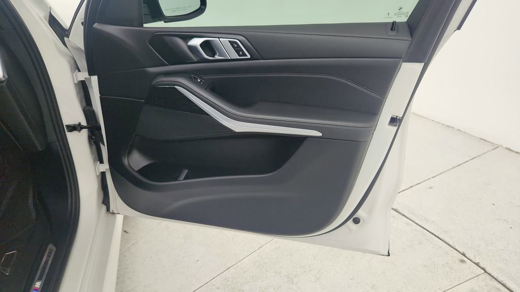 Used 2024 BMW X5 xDrive40i w/ M Sport Package image 32