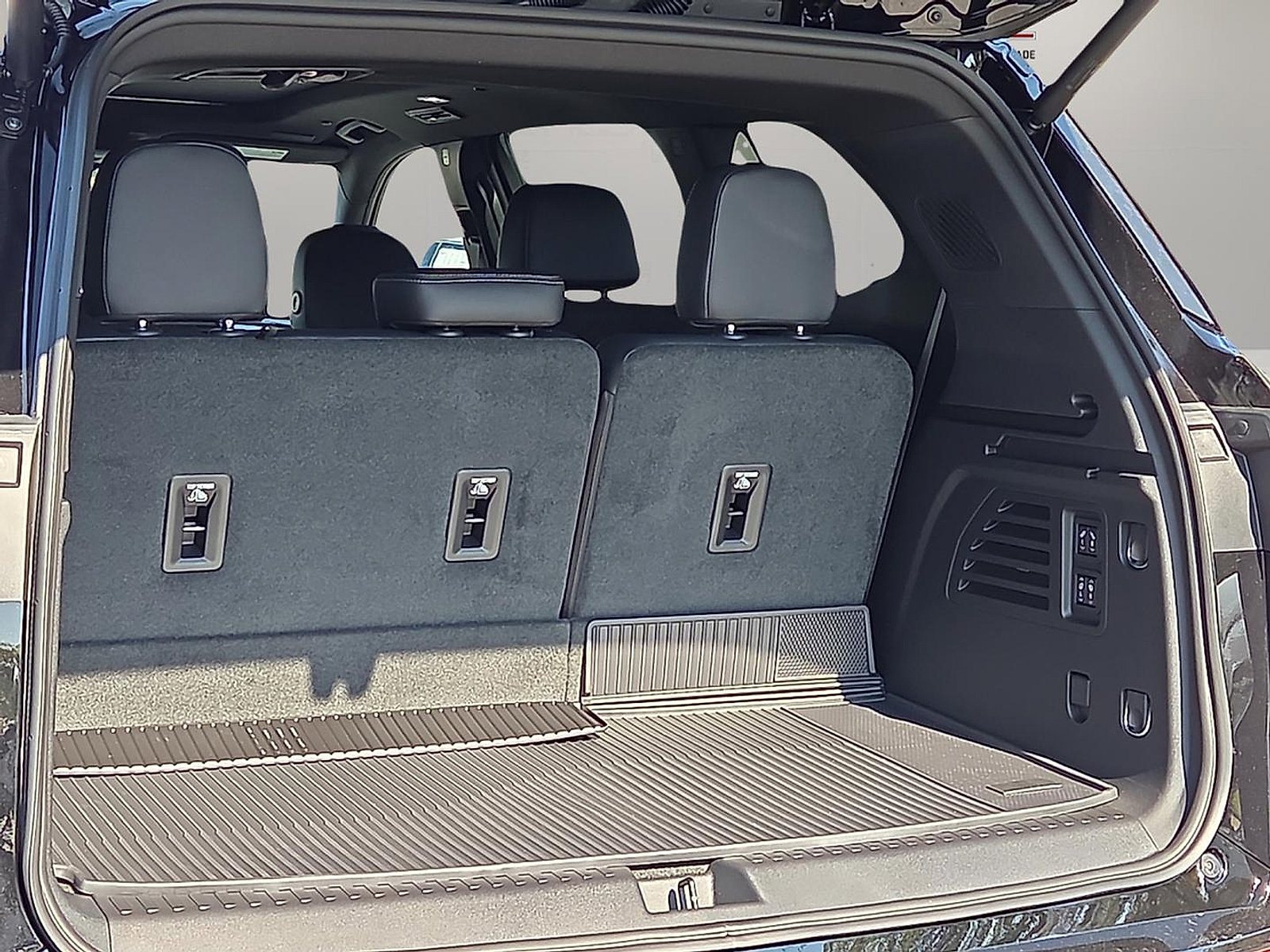 New 2027 Buick Enclave Sport Touring w/ Power Package FWD image 9