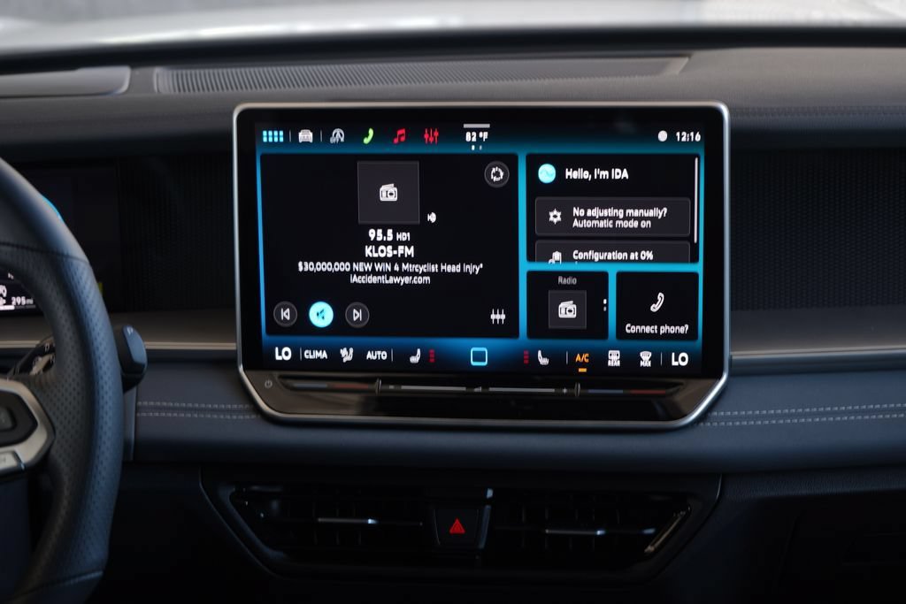 New 2026 Volkswagen Tiguan SE R-Line FWD image 10