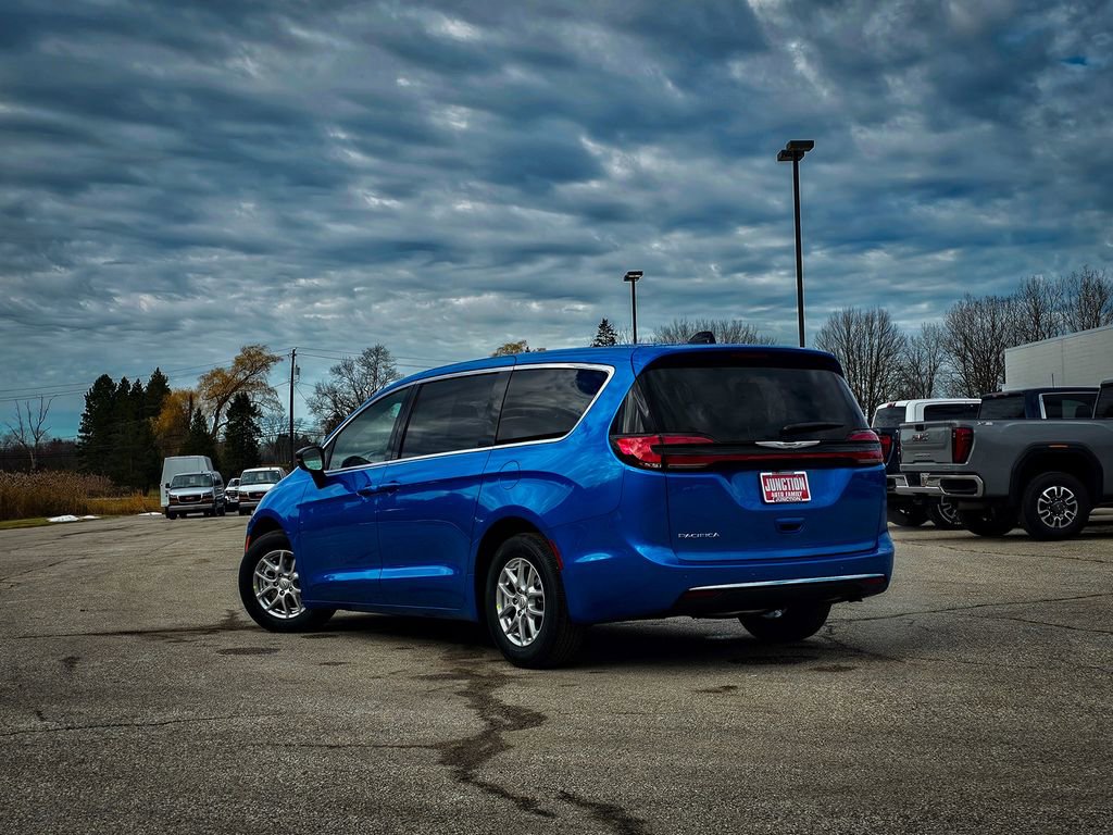 New 2026 Chrysler Pacifica Select image 6