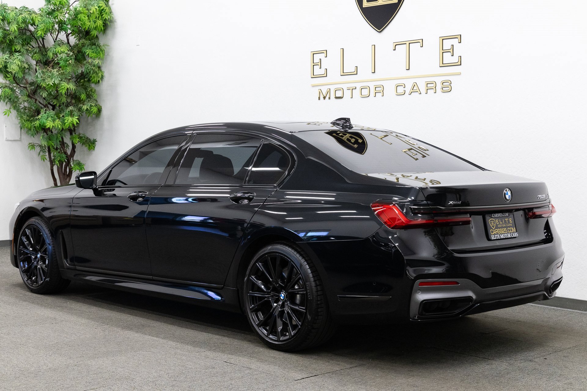 Used 2022 BMW 750i xDrive w/ M Sport Package image 3
