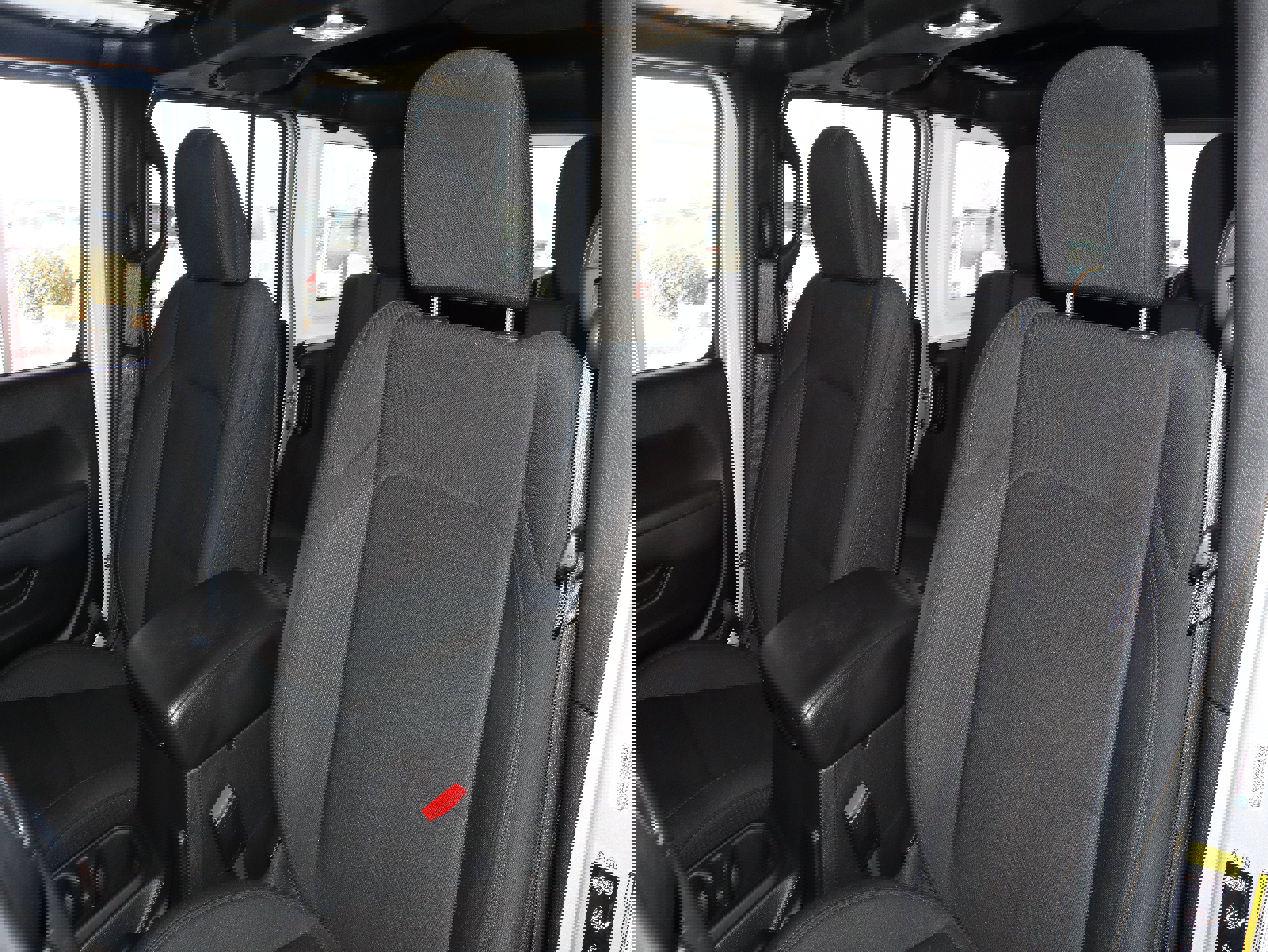 Used 2023 Jeep Wrangler Unlimited w/ Sun & Screen Package image 32