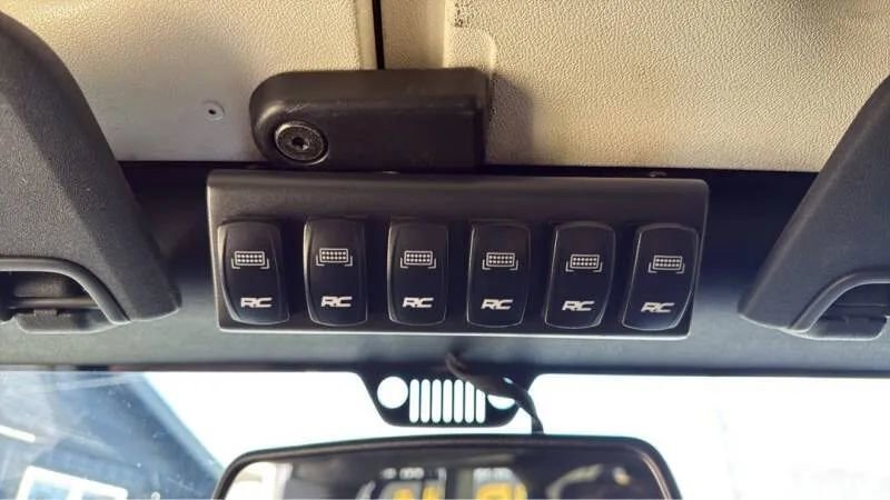 Used 2018 Jeep Wrangler Unlimited Sahara w/ Connectivity Group image 20
