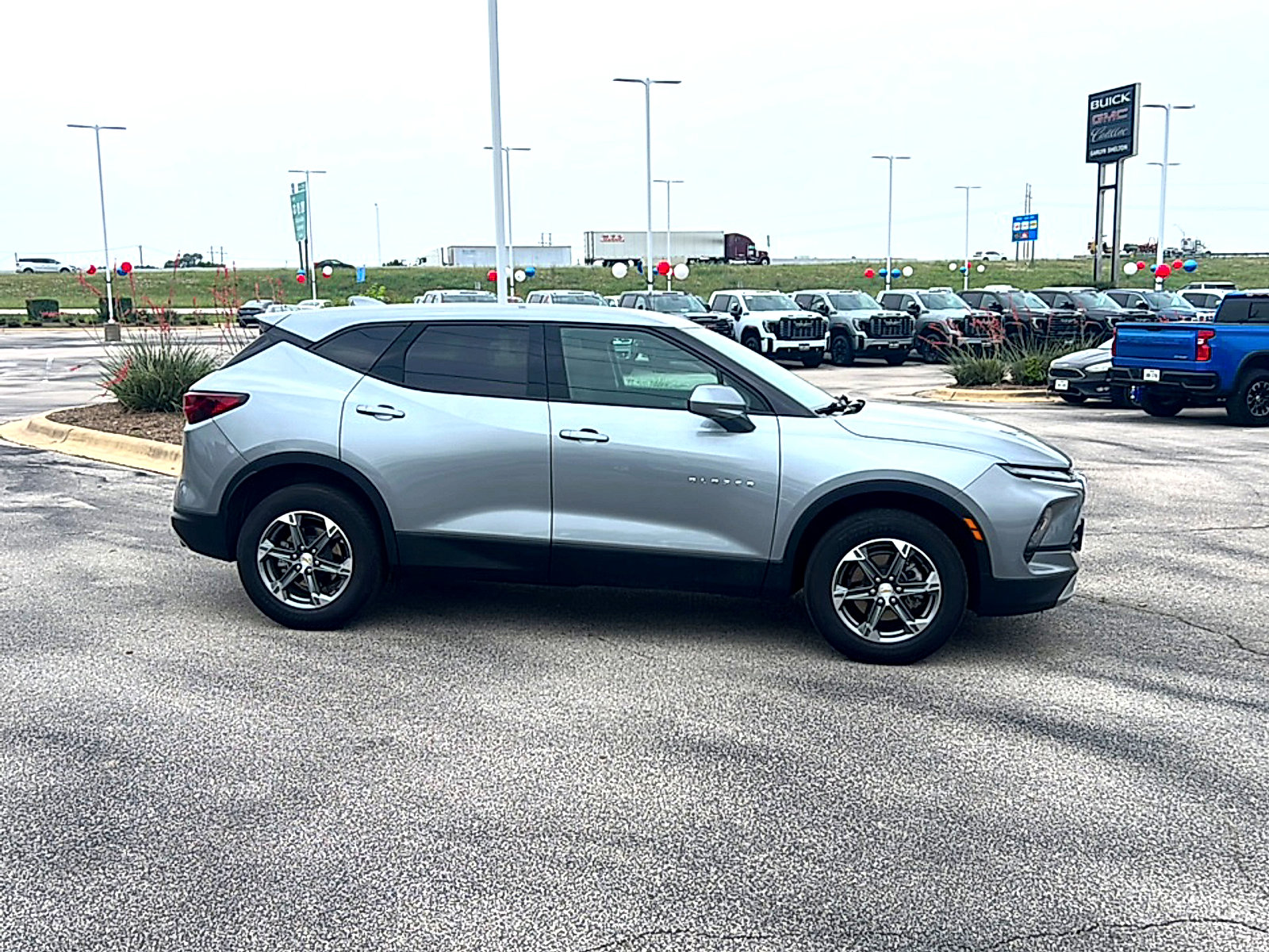 Used 2025 Chevrolet Blazer LT FWD image 5