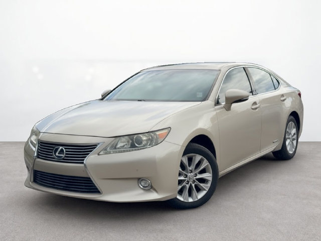 Used 2015 Lexus ES 300h w/ Navigation System Package
