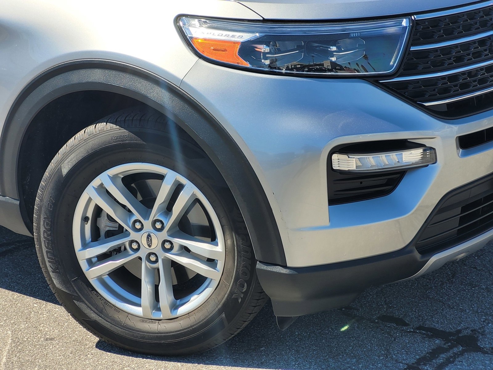 Used 2022 Ford Explorer XLT w/ Equipment Group 202A image 9