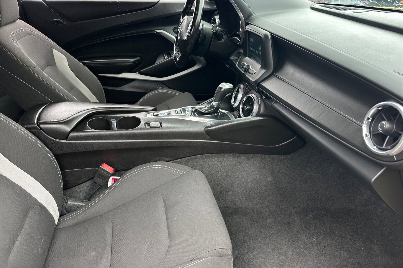 Used 2018 Chevrolet Camaro LT RWD image 13