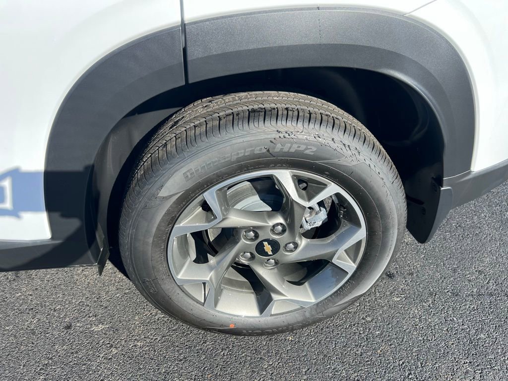 New 2026 Chevrolet Trax LT w/ Sunroof Package image 7