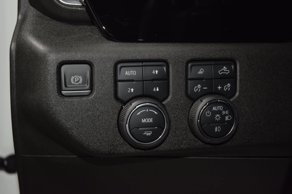 Used 2022 Chevrolet Silverado 1500 LTZ AWD/4WD image 35