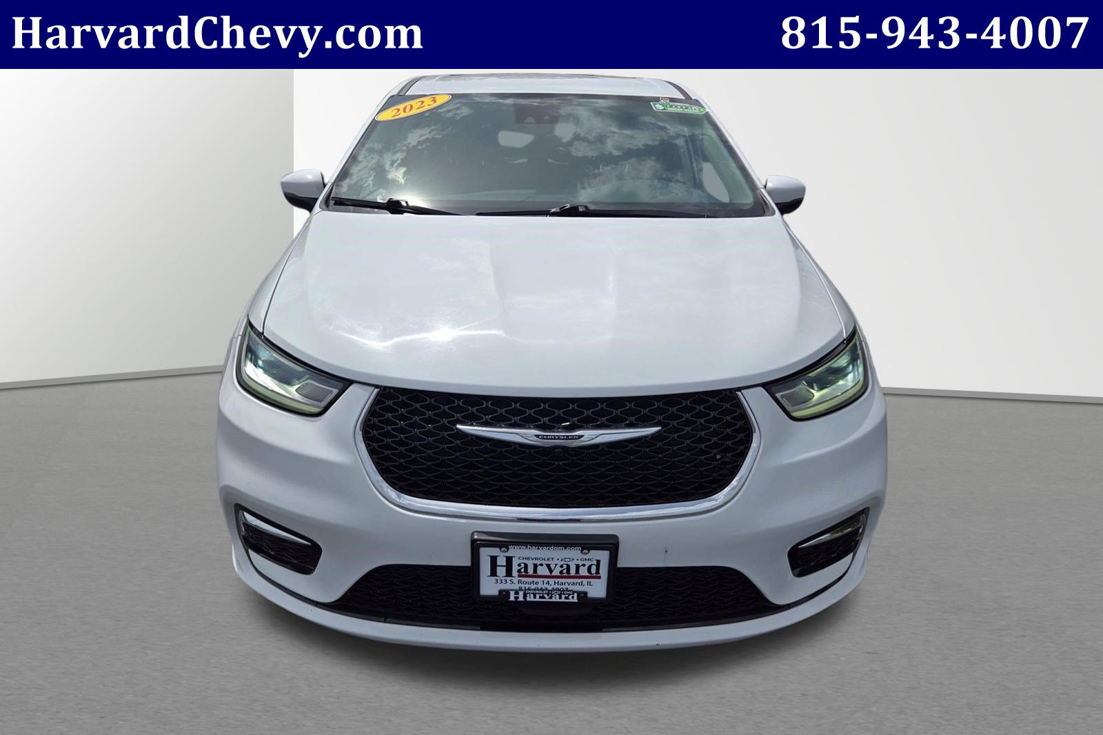 Used 2023 Chrysler Pacifica Touring-L FWD image 2
