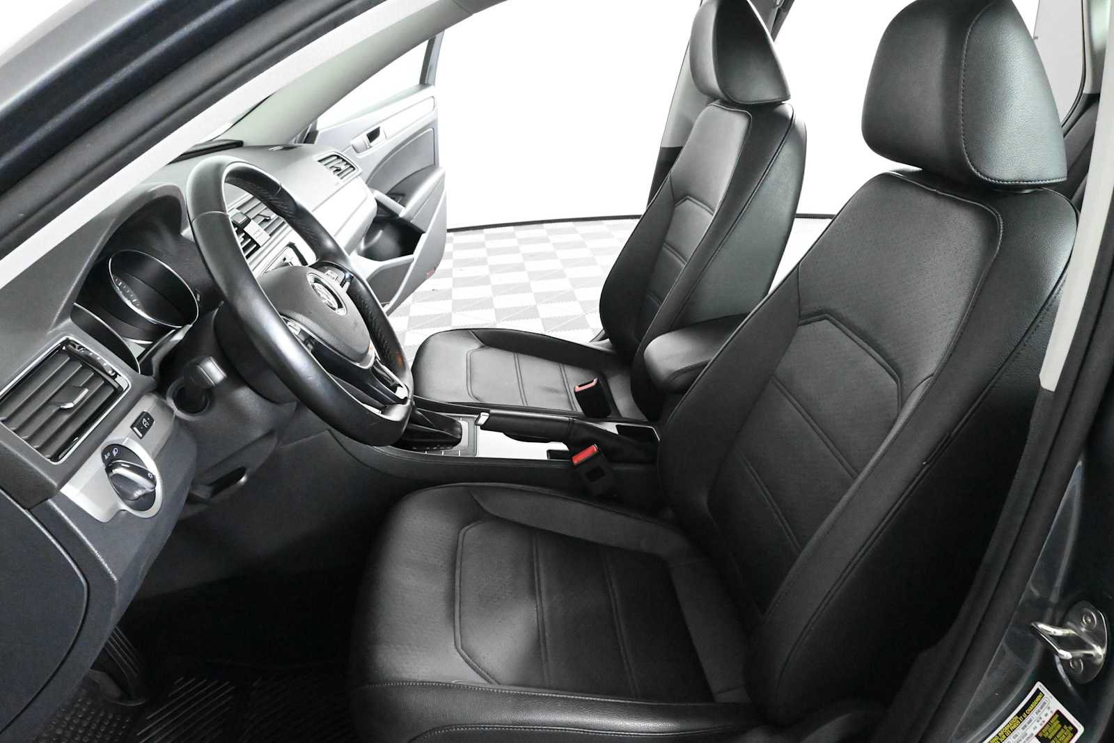 Used 2019 Volkswagen Passat 2.0T Wolfsburg FWD image 18