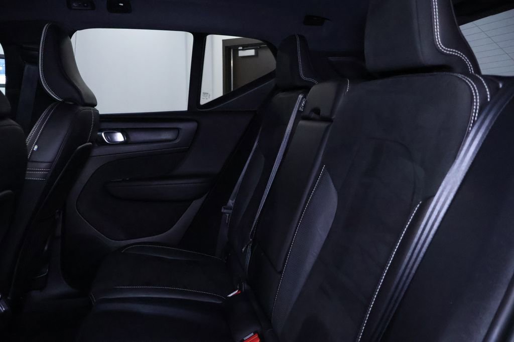 Used 2019 Volvo XC40 T5 R-Design image 15