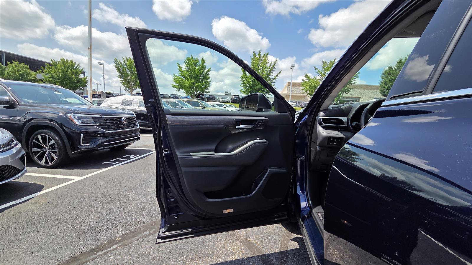 Used 2023 Toyota Highlander Platinum AWD/4WD image 13